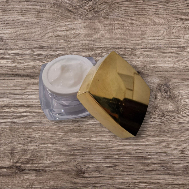 کرم جوانساز پوست صورت روشنکننده